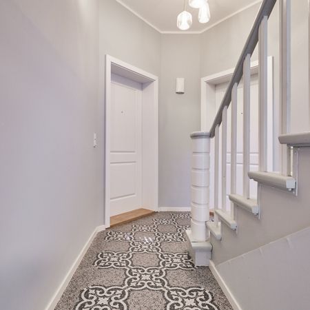 Hauseingangsbereich Treppenhaus Sanierung inkl. Boden